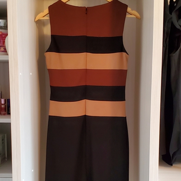 Size 4 sleeveless dress - Picture 3 of 6